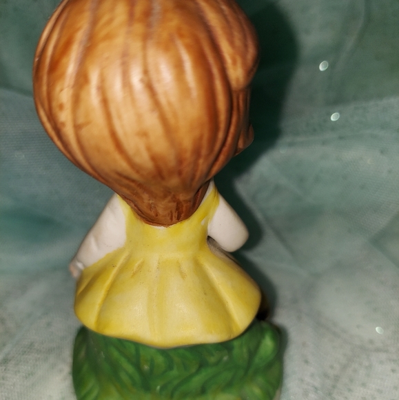 Vintage Sweet Girl in Yellow Dress Figurine with Turtle Made in Korea - Picture 4 of 10